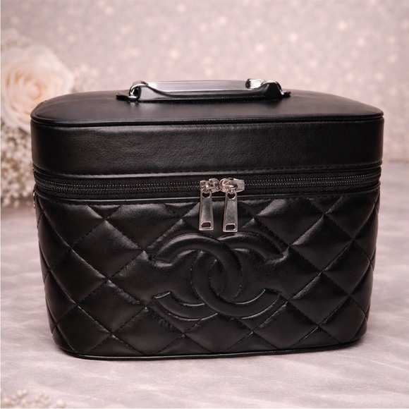 EGO Handbags - CC Black Quilted Leather Vanity Case